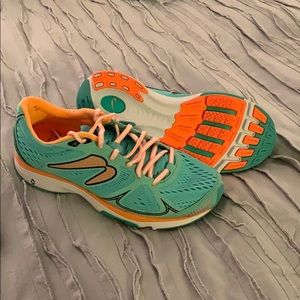 Newton Fate Size 8 NWT Never Worn